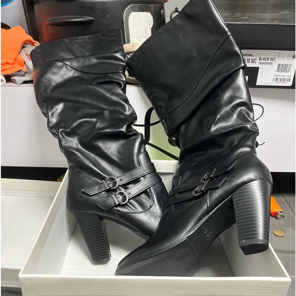 8.5 boots brand new never worn